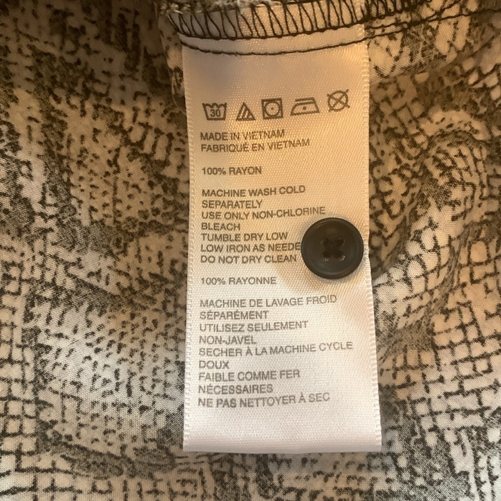 Urban Outfitters Snake Skin Design Button Down Shortsleeved Top Size Small - Picture 12 of 13